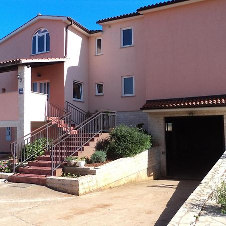 Apartments Vera Ližnjan エクステリア 写真